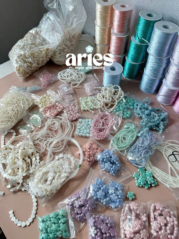 nguyen lieu lam vong tay rat da dang ve mau sac mau ma hinh dang