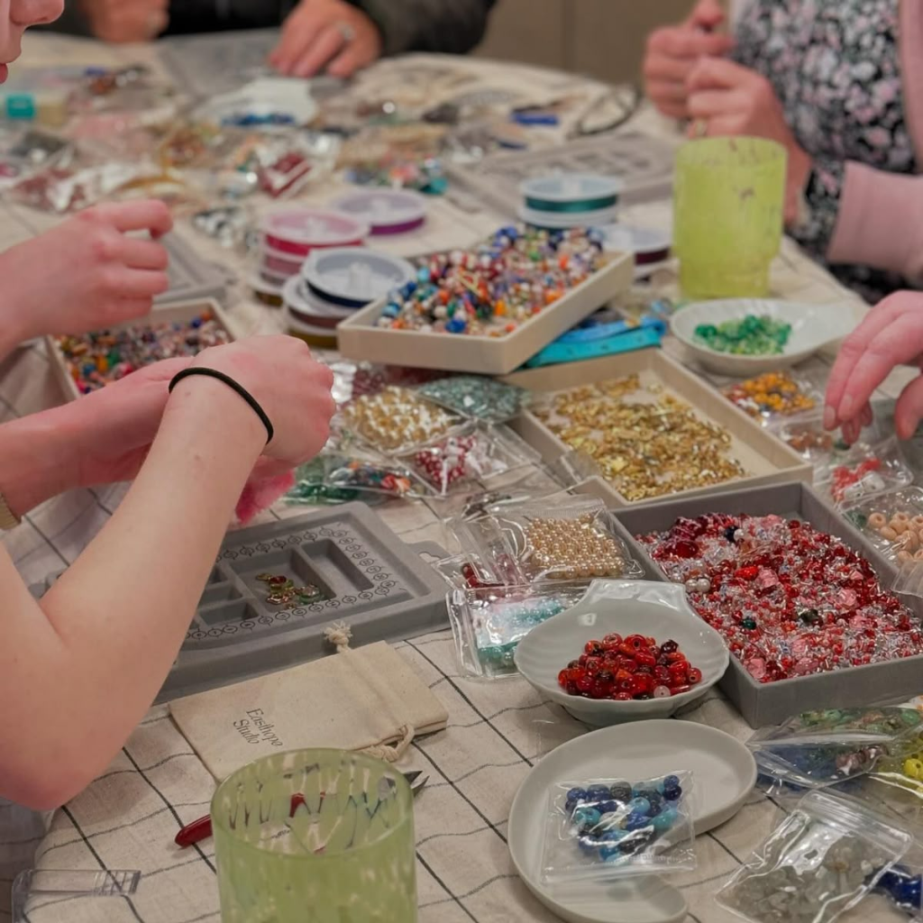 cách làm vòng tay handmade tại nhà